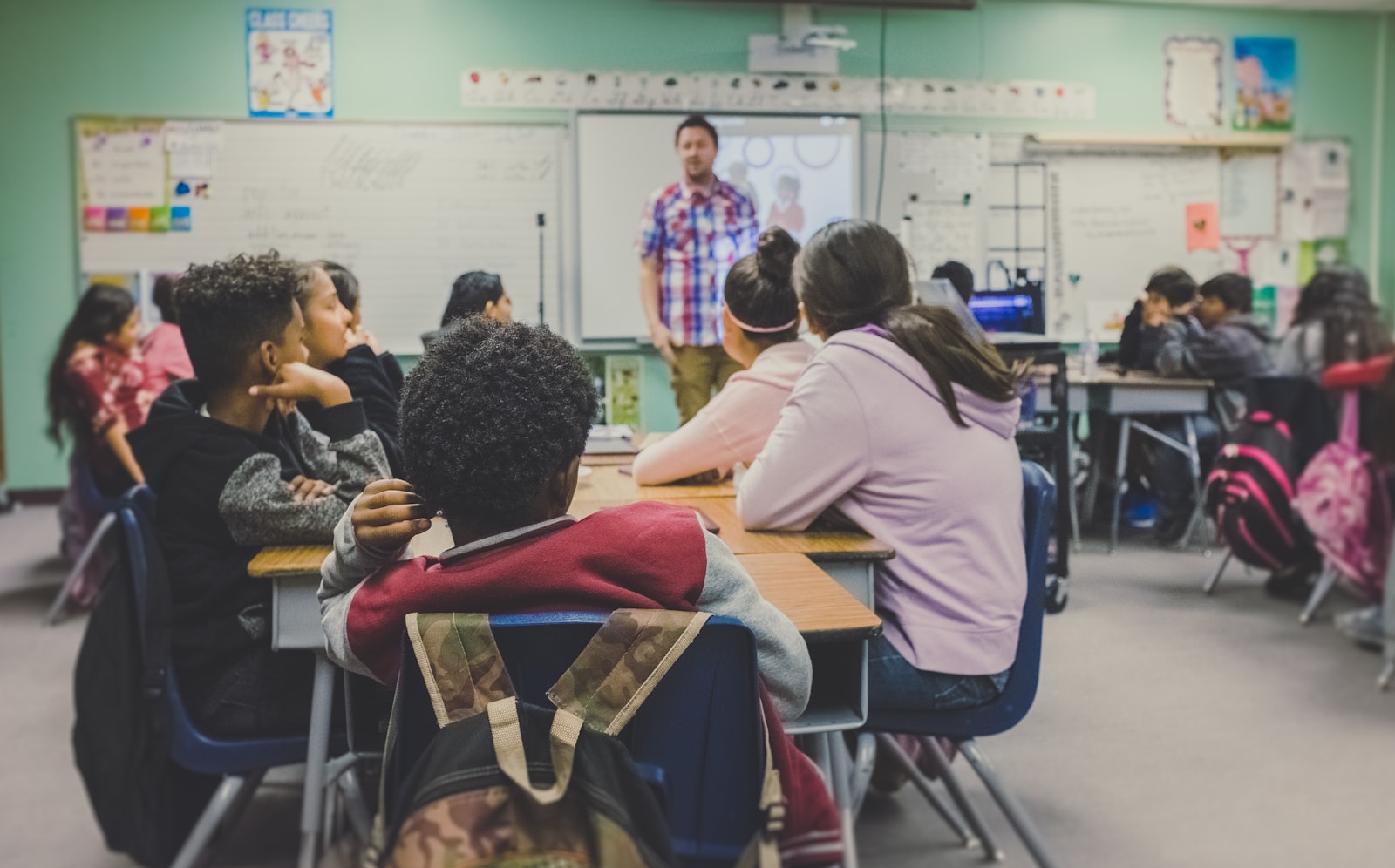 Modern classroom using education technology